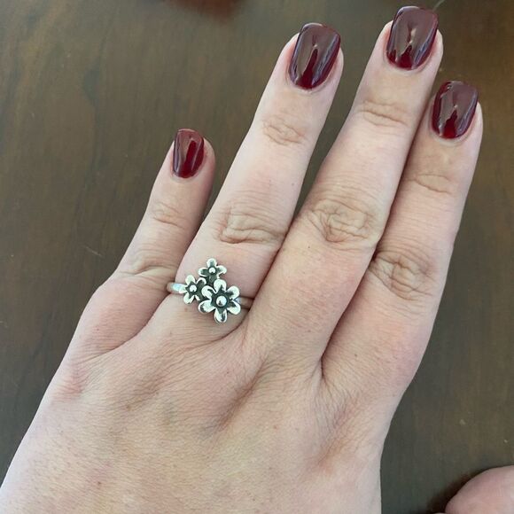 James Avery Retired Floral Cluster Ring - Picture 5 of 5